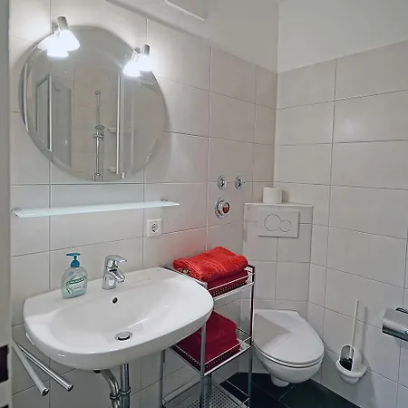 Poseidon 13 Mit Westbalkon,2x Tv , Einbauküche Mit Geschirrspüler, Fahrstuhl Und Eigener Garage, Wlan ! Cuxhaven